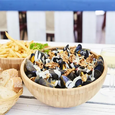 Jolie Maison Pour 6 Avec Jardin Hébergement de vacances *